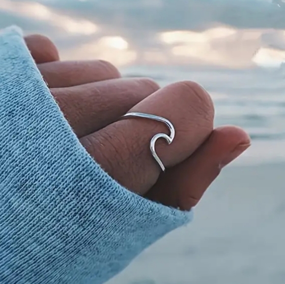 Jewelry - Silver Ocean Wave Ring NEW🌊